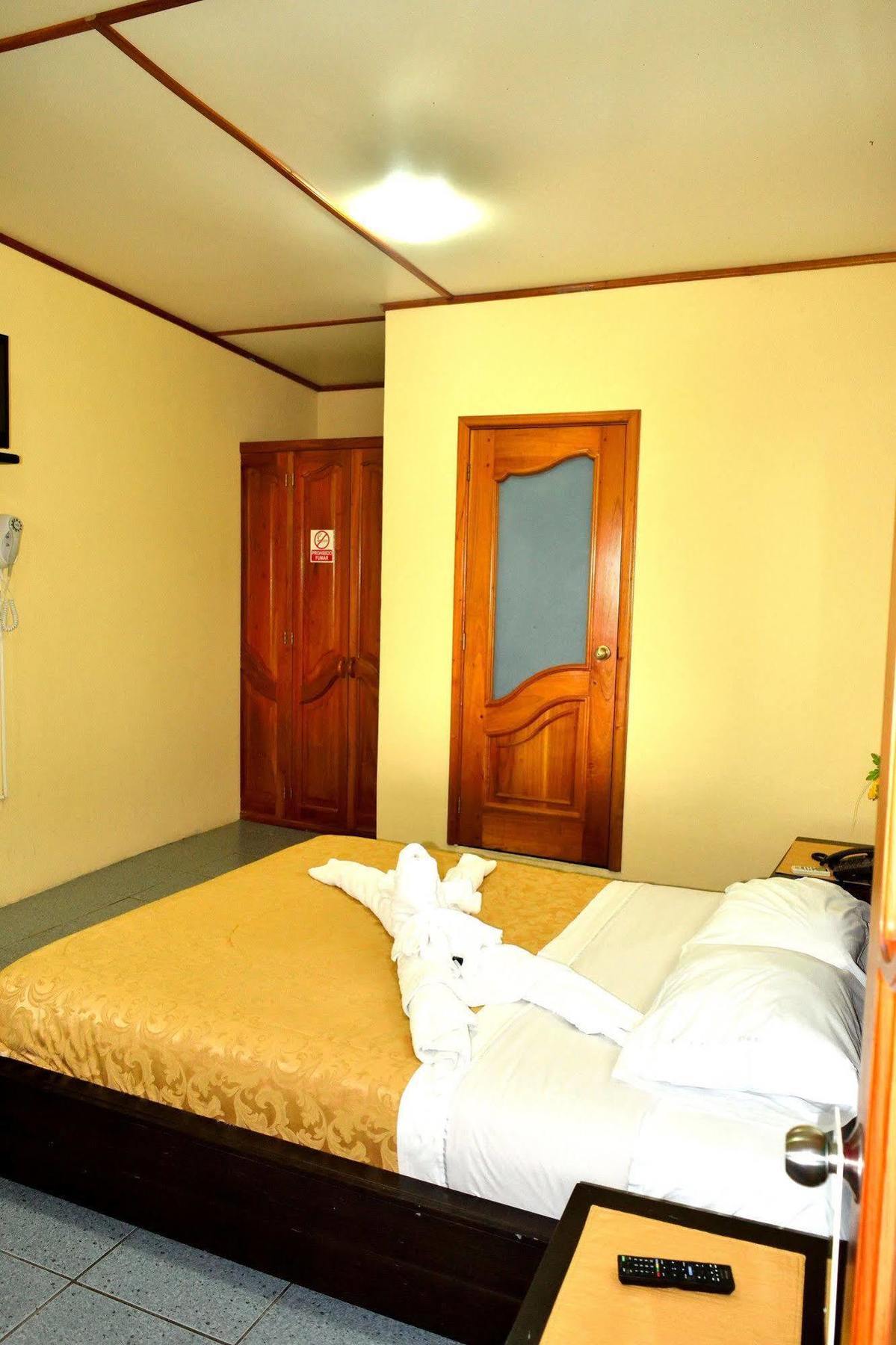 Hostal Cormorant Flightless Puerto Ayora (Galapagos Islands) Exterior foto