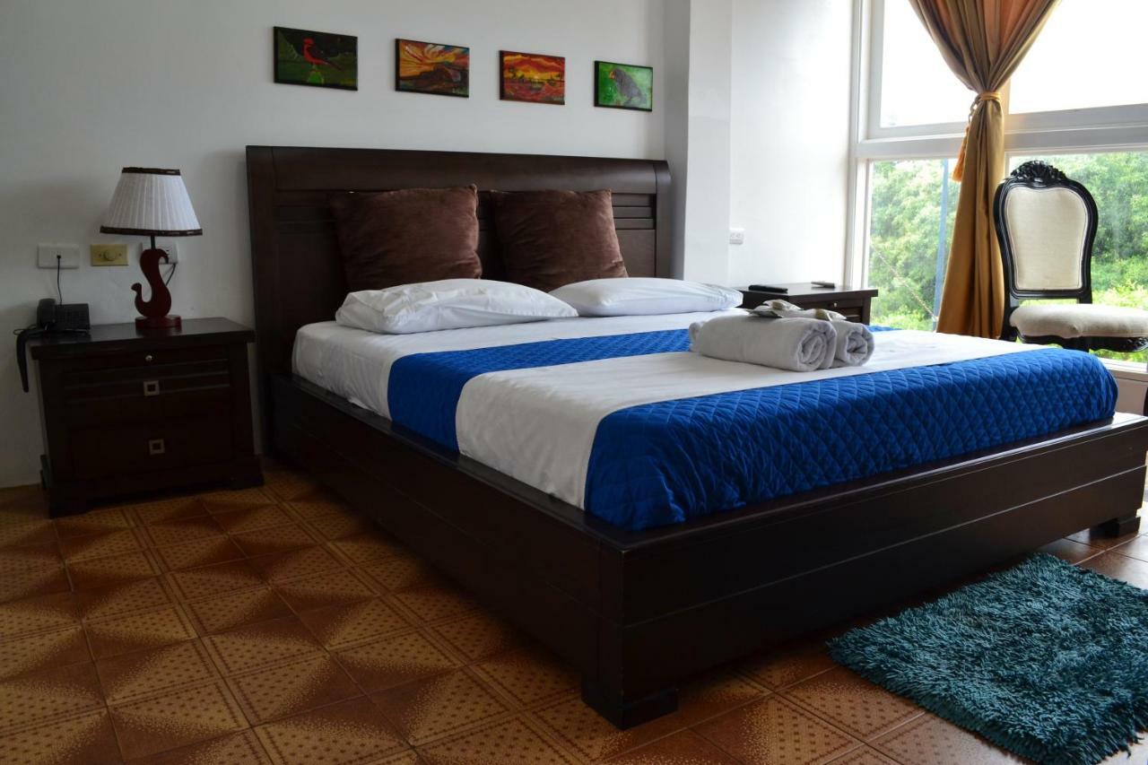 Hostal Cormorant Flightless Puerto Ayora (Galapagos Islands) Exterior foto